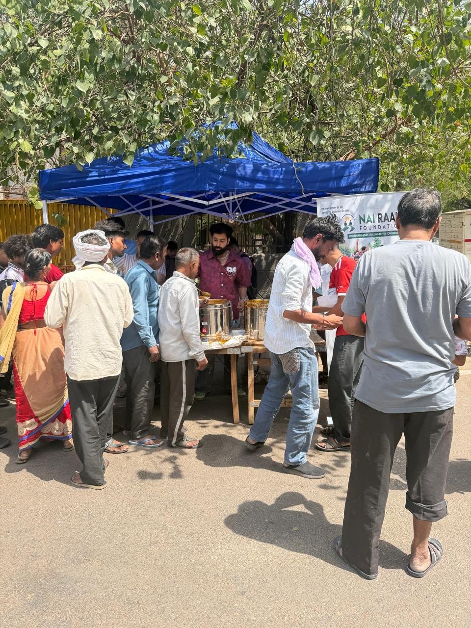 Orderly and dignified daily meal queue in Delhi